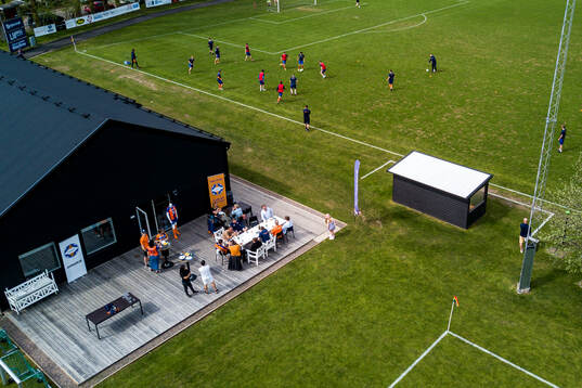 Drönarbild över Vejby IP innan fotbollsmatchen i Division