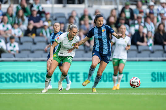 Hammarbys Ellen Wangerheim och Djurgårdens Beata Kollmats