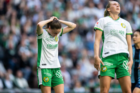 Hammarbys Smilla Vallotto och Ellen Wangerheim deppar