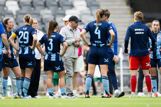 Djurgårdens tränare Marcelo Fernandez deppar
