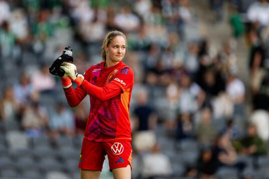 Djurgårdens målvakt Elvira Björklund deppar