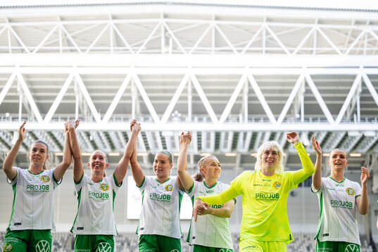 Hammarbys spelare jublar