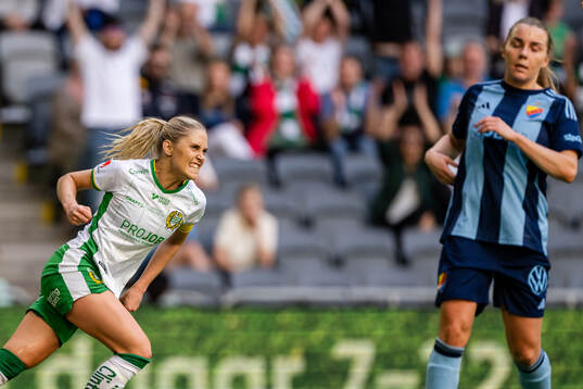 Hammarbys Alice Carlsson jublar