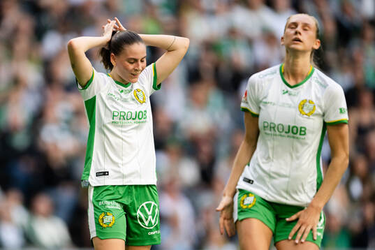Hammarbys Smilla Vallotto och Ellen Wangerheim deppar