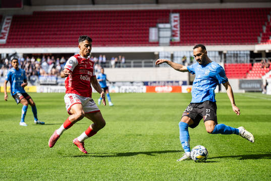 Kalmars Arash Motaraghebjafarpour och Halmstads Vinicius