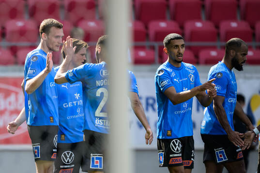 Halmstads Viktor Granath jublar
