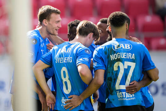 Halmstads Viktor Granath jublar