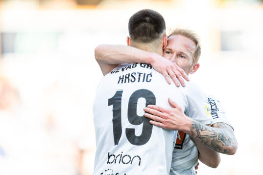 Häckens Srdjan Hrstic och Häckens Mikkel Rygaard Jensen