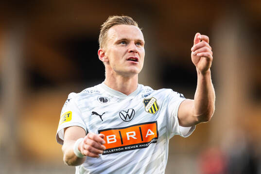 Häckens Marius Lode jublar