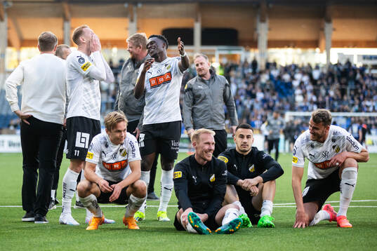 Häckens spelare jublar