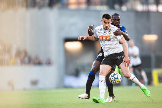 Sirius Patrick Nwadike och Häckens Srdjan Hrstic