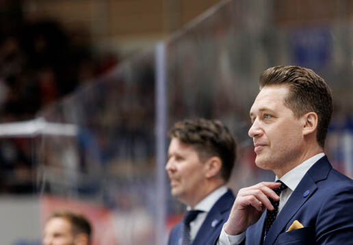Head coach Sam Hallam of Sweden