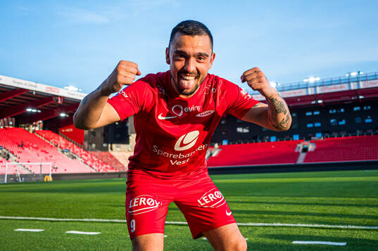 Niklas Castro of Brann celebrates