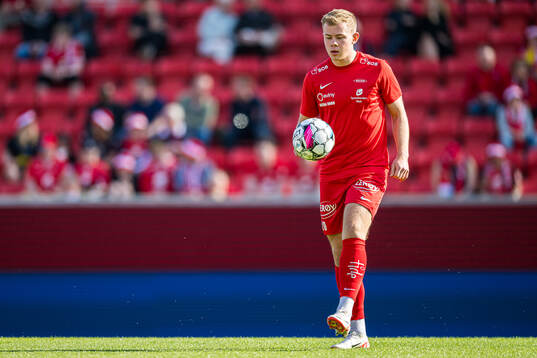 Aune Heggebø of Brann warms up