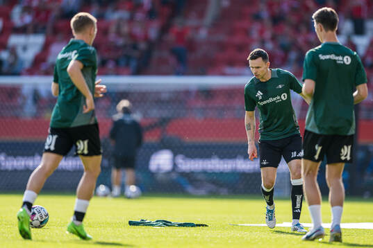 Ole Selnæs of Rosenborg warms up