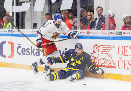 Michal Kempný of Czech Republic and Isac Lundeström of