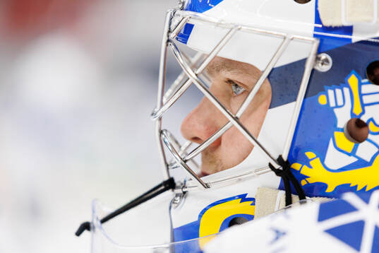 Goaltender Harri Säteri of Finland