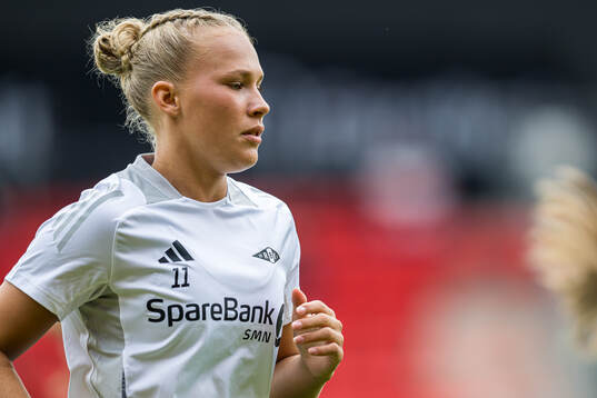 Frøya Dorsin of Rosenborg warms up