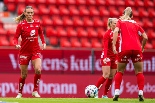 Ingrid Østervold Stenevik of Brann warms up