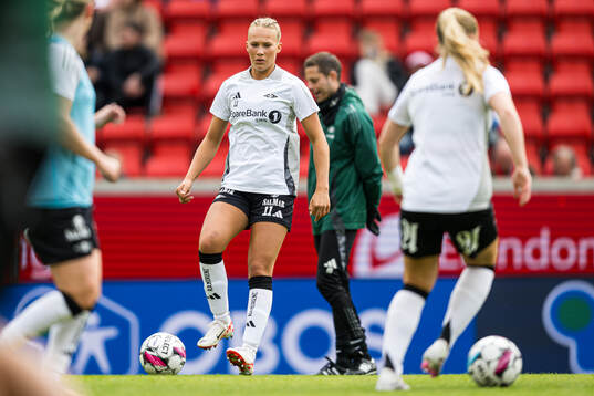 Frøya Dorsin of Rosenborg warms up