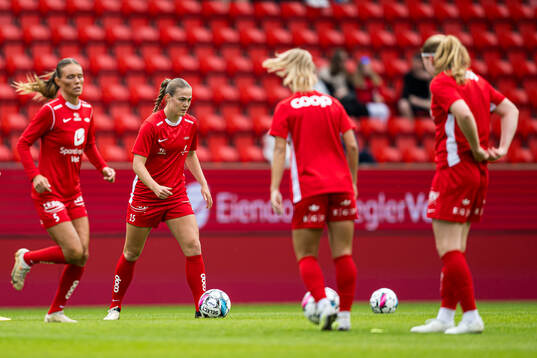 Marthine Østenstad of Brann warms up
