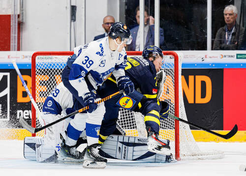 Jesse Puljujärvi of Finland and Lukas Vejdemo of Sweden