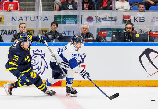 Lucas Raymond of Sweden and Pekka Jormakka of Finland