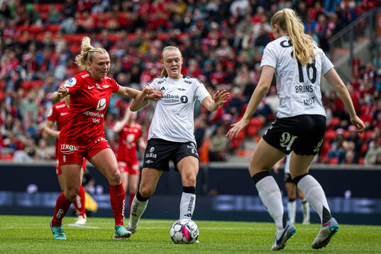 Karoline Haugland of Brann and Elin Sørum of Rosenborg