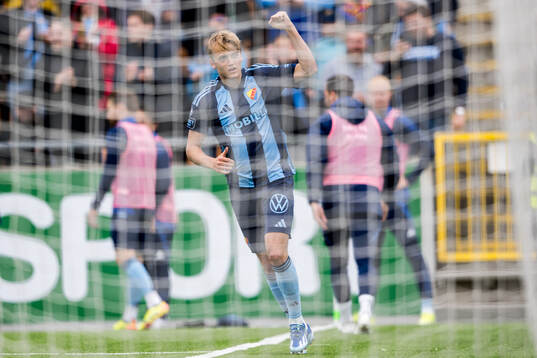 Djurgårdens Oskar Fallenius jublar