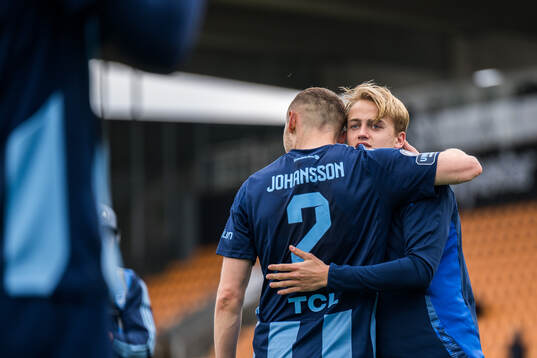 Djurgårdens Piotr Johansson och Oskar Fallenius jublar