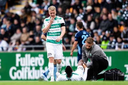 Västerås Simon Johansson deppar medan Frederic Nsabiyumva