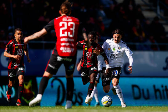 Östersunds Assiedou Yannick Armel Adjoumani och Örebros