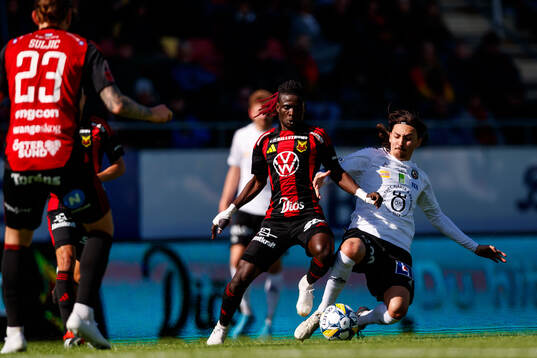 Östersunds Assiedou Yannick Armel Adjoumani och Örebros