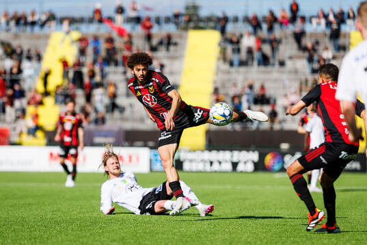 Örebros Karl Holmberg och Östersunds Ziad Ghanoum