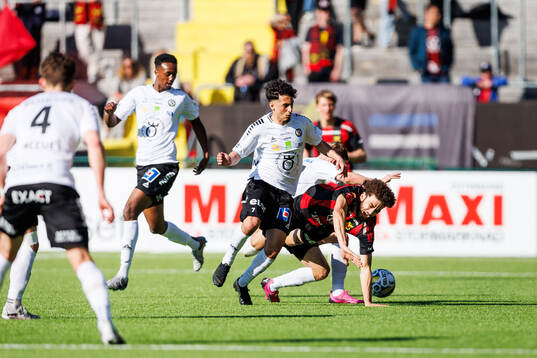 Örebros Elias Barsoum och Östersunds Michael Aduragbemi