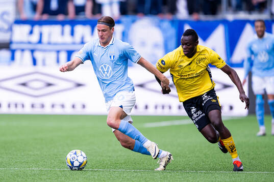 Malmö FFs Erik Botheim och Elfsborgs Timothy Noor Ouma