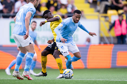 Elfsborgs Michael Baidoo och Malmö FFs Martin Olsson