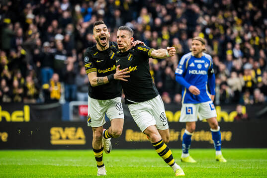 AIKs Dino Besirovic jublar med Ioannis Pittas