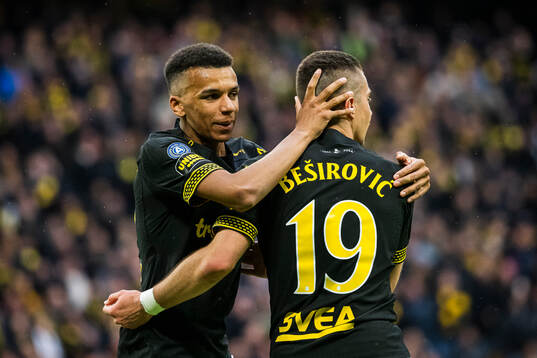 AIKs Rui Manuel Muati Modesto (L) och Dino Besirovic jublar