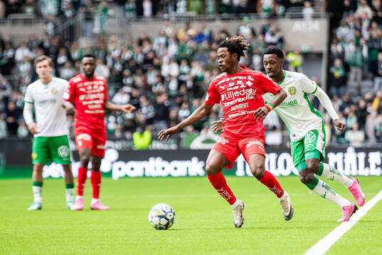 Värnamos Frank Junior Adjei och Hammarbys Shaquille Pinas