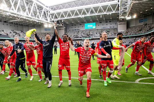 Värnamos spelare jublar