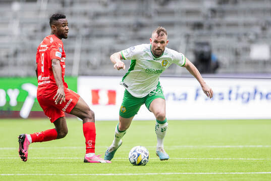 Värnamos Johnbosco Samuel Kalu och Hammarbys Mads Fenger
