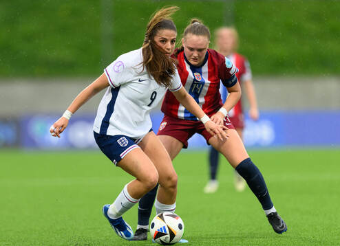 Isabella Fisher of England and Tuva Olaussen Sagen of Norway