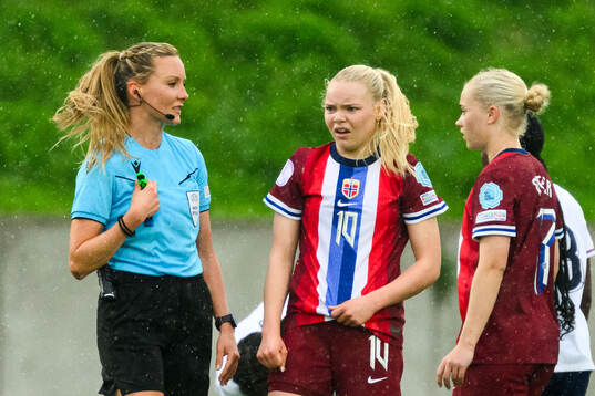Referee and Anny Kerim-Lindland of Norway