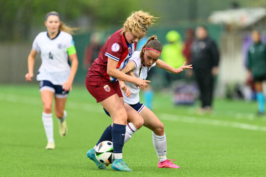 Christina Louise Herseth of Norway and Nelly Las of England