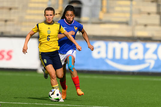 Nathalie Staaf of Sweden and Célia Chabod of France