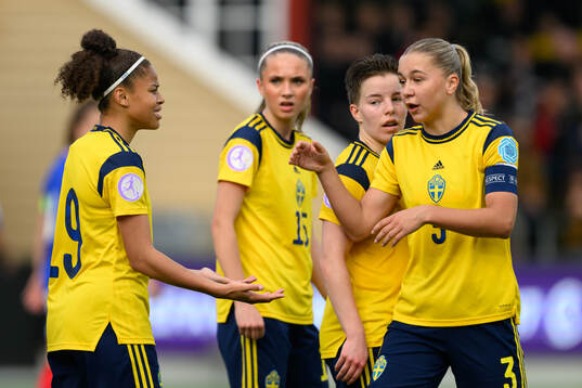 Felicia Schröder and Alice Broman of Sweden celebrate the