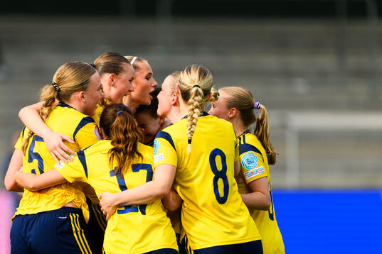 Fabienne Bartholdson of Sweden celebrates