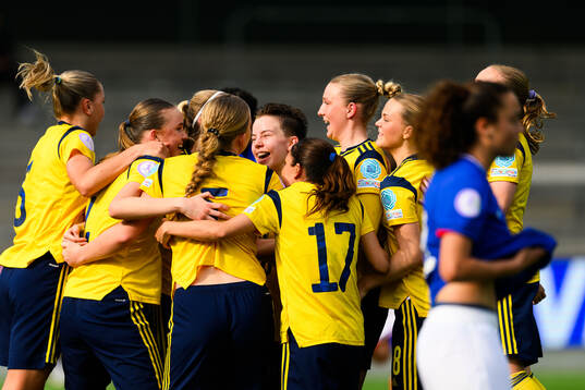 Isabelle Goldmann of Sweden celebrates