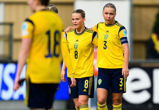 Freja Lindwall and Alice Broman of Sweden looks dejected